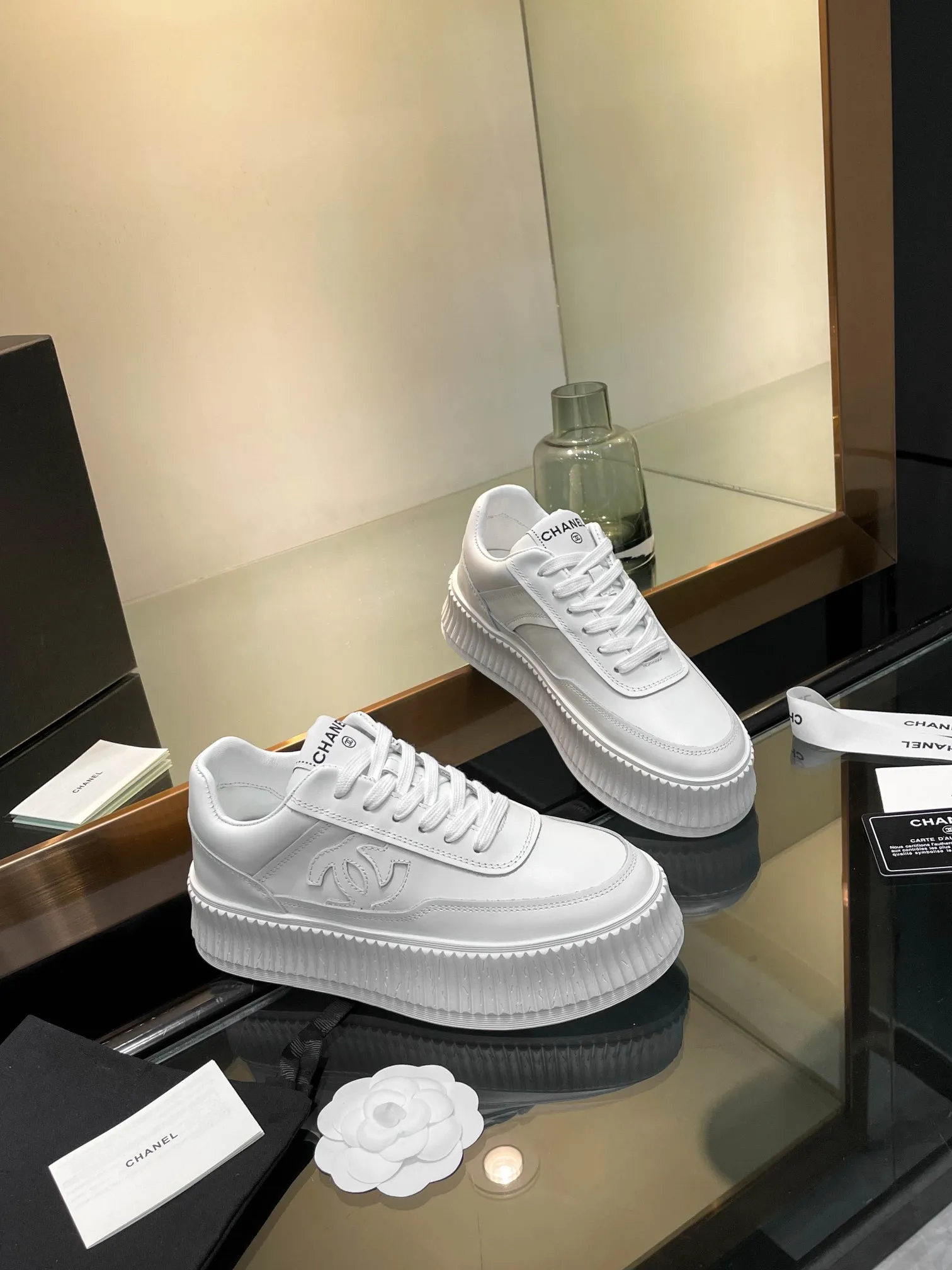💕💕Factory direct selling price p520💕💕Chanel Chanel 25A latest model full leather panda color white shoes casual sports shoes original purchase and development production Xiaoxiang C Home Another super popular item in the counter, the love of Internet celebrity bloggers and ladies, various praises on social platforms, super popular, high quality, breathable and super spring and summer. Seeing this issue always arouses girls' inner desire for fashion. The latest suede material, classic black and white color, full of fashionable feeling on the feet, easy to care for. Fabric: Original customized imported cowhide material. Lining: Customized soft sheepskin lining. Sole: Original molded rubber non-slip outsole. Bottom thickness: 5CM. Size: Women's size 35-40.